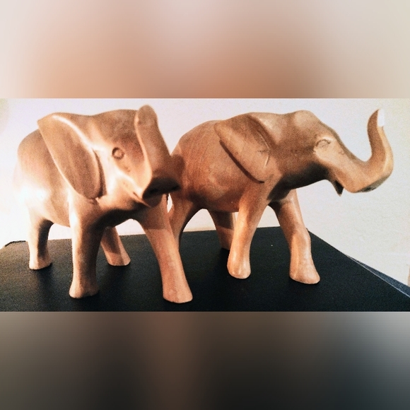 Hand carved vintage Elephants - Picture 3 of 3